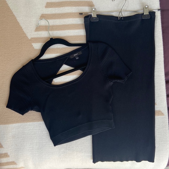 Ribbed black matching crop & long skirt outfit - Picture 3 of 8